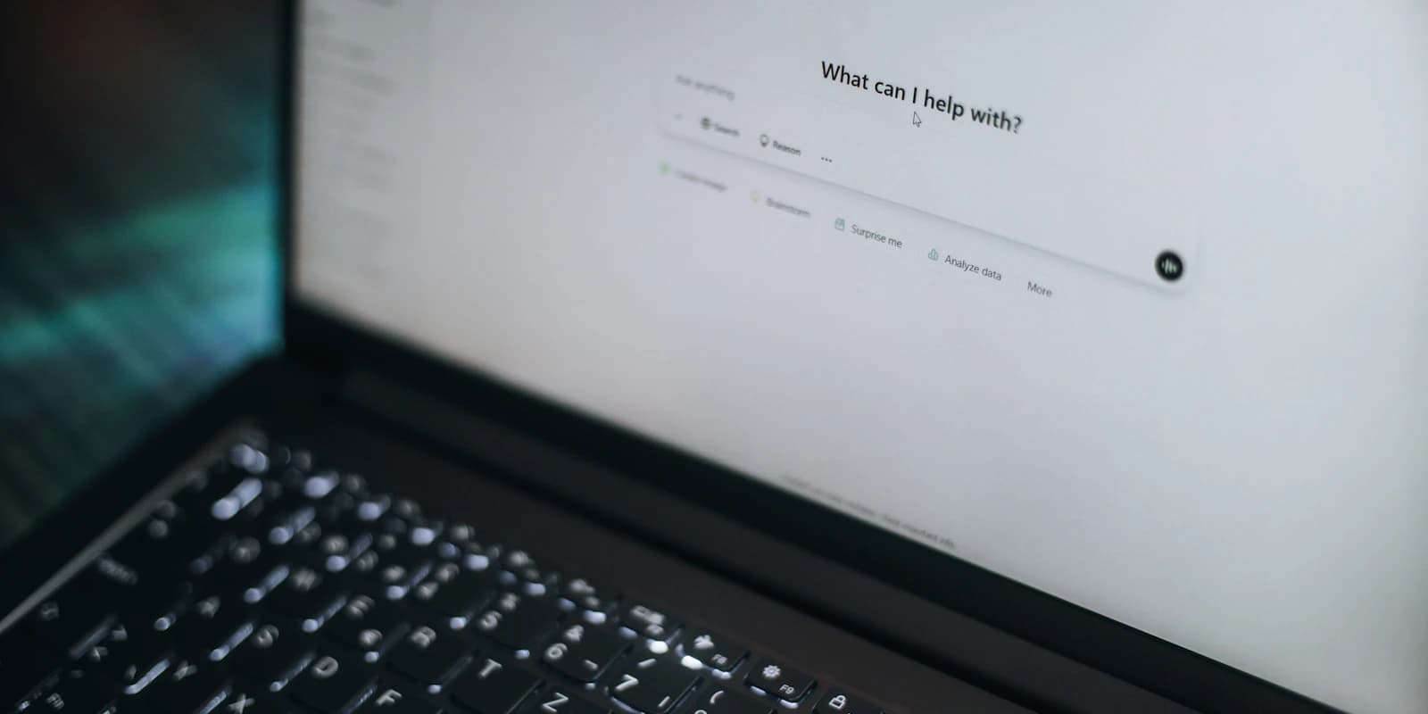 如何用 AI 提升内容生产效率 300% 文章封面图